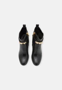 MICHAEL Michael Kors Darcy Heeled - Korte Laarzen - Black 13 MICHAEL Michael Kors Darcy Heeled - Korte Laarzen - Black -Farfetch Winkel c96eeafad0d447deb242dd533d5536c1
