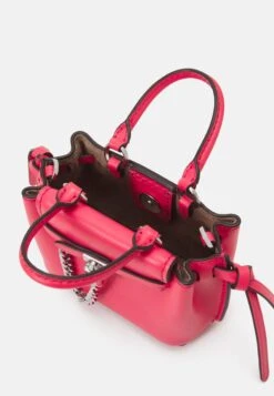 MICHAEL Michael Kors Hamilton Legacy Micro Xbody - Handtas - Geranium -Farfetch Winkel ca5585e4ce074431b3cef361db58a949