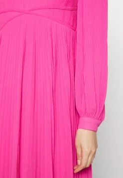 MICHAEL Michael Kors Pleated - Cocktailjurk - Cerise -Farfetch Winkel cb4d8eea04d3491d84145638544ad913