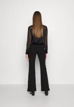 MICHAEL Michael Kors Selma Shank - Flared Jeans - Black -Farfetch Winkel cb56eac72ed74d54a577e9a68c2a8aae