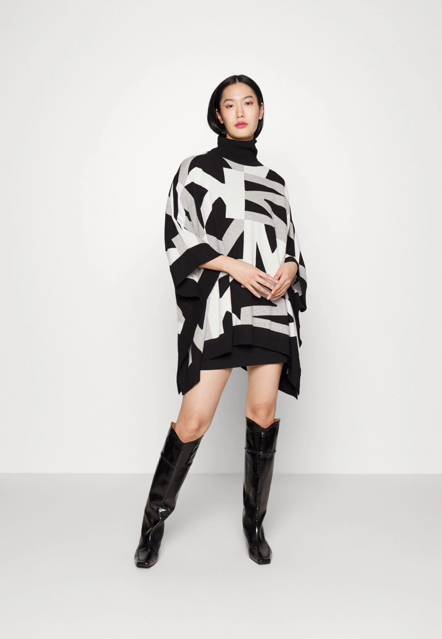 MICHAEL Michael Kors Illusion Check - Poncho - Black 4 MICHAEL Michael Kors Illusion Check - Poncho - Black - Afbeelding 2