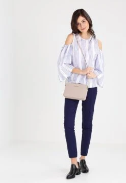 MICHAEL Michael Kors Jet Set Travel Crossbody - Schoudertas - Soft Pink -Farfetch Winkel d075259064c344cabeade1cc776a13ba