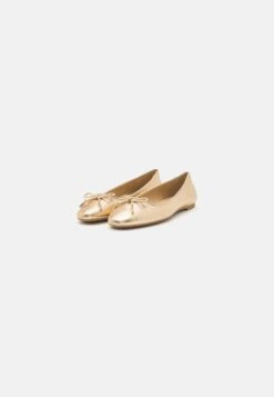 MICHAEL Michael Kors Nori Flat - Ballerina'S - Pale Gold -Farfetch Winkel d0f1cc43e9b64dea9251a6a540a2c07a