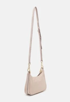MICHAEL Michael Kors Jet Charm Pouchette Xbody - Handtas - Soft Pink -Farfetch Winkel d2fde2e4dd434a9ead00ef6fb1565ebe