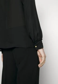 MICHAEL Michael Kors Button Down Blouse - Blouse - Black -Farfetch Winkel d5167a400ab144b0a853d6f1a94ba4bc