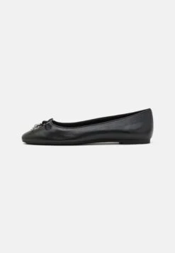 MICHAEL Michael Kors Nori Flat - Ballerina'S - Black -Farfetch Winkel d7e0bd6e58b74a148d6a07b152431a8d