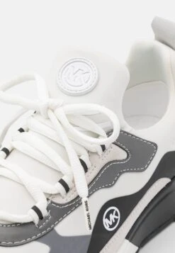 MICHAEL Michael Kors Theo Sport - Sneakers Laag - Optic White -Farfetch Winkel d95387ddd76f48c884502ce1a6e95472