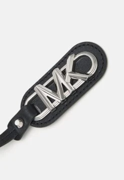 MICHAEL Michael Kors Astor- Handtas - Black -Farfetch Winkel d9e3249aa45e4a75b3ddd6d0781162cd