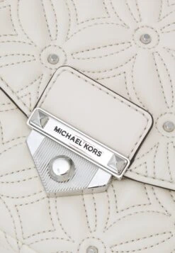 MICHAEL Michael Kors Soho Chain - Handtas - Cream -Farfetch Winkel db166e55d62d4244ab3ed7e392c1d07d