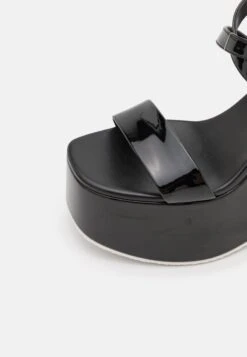 MICHAEL Michael Kors Paola Wedge - Sandalen Met Plateauzool - Black -Farfetch Winkel dc36f7f317f641fe97fdc937d6904c1e