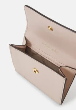 MICHAEL Michael Kors Hamilton Legacy Flap Card Case - Portemonnee - Soft Pink -Farfetch Winkel dc3cc19d604e4b5e835921bf1560d5d3