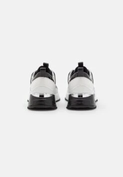 MICHAEL Michael Kors Theo Trainer - Sneakers Laag - Optic White/Black 12 MICHAEL Michael Kors Theo Trainer - Sneakers Laag - Optic White/Black -Farfetch Winkel df7a073c6d7e4a4ab7a6006543a9e7f9