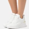 MICHAEL Michael Kors Georgie Trainer - Sneakers Laag - Optic White -Farfetch Winkel e0f55460b7334259a90c27330db9188f