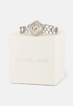 Michael Kors Petite Camille Hand - Horloge - Silver-Coloured -Farfetch Winkel e12988f983c44ea9b9b7c9ab877b3fc7