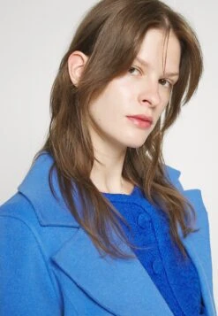 MICHAEL Michael Kors Belted Wrap Style Face Coat - Mantel - Blue 13 MICHAEL Michael Kors Belted Wrap Style Face Coat - Mantel - Blue -Farfetch Winkel e1df8c942ac74efc8d45c17d3c20e389