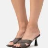 MICHAEL Michael Kors Clara Mule - Muiltjes Met Hak - Brown -Farfetch Winkel e36358f50cf245f6bd408b2b7a7a62d8