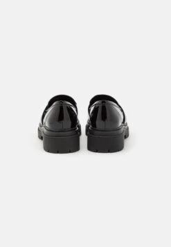 MICHAEL Michael Kors Parker Lug Loafer - Instappers - Black -Farfetch Winkel e4d3c384a06e4d4698d9e08449de2e7d