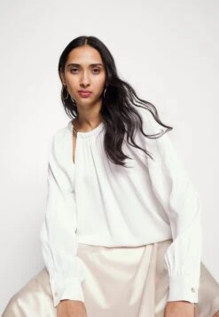 MICHAEL Michael Kors Chain Cut Out Top - Blouse - White -Farfetch Winkel e605daa8399b4cdb97384ad97028e800