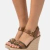 MICHAEL Michael Kors Rory Wedge - Sandalen Met Hoge Hak - Luggage 1 MICHAEL Michael Kors Rory Wedge - Sandalen Met Hoge Hak - Luggage -Farfetch Winkel e8753d21f3cf4937becb63ff960f5c12