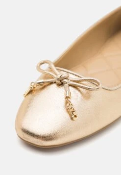 MICHAEL Michael Kors Nori Flat - Ballerina'S - Pale Gold -Farfetch Winkel edf49397e23c460bacd3546a08f13ee8