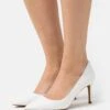 MICHAEL Michael Kors Alina Flex- Klassieke Pumps - White 1 MICHAEL Michael Kors Alina Flex- Klassieke Pumps - White -Farfetch Winkel ee641ee08a544ae697a9aa9b940d95dc