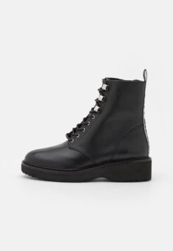 MICHAEL Michael Kors Haskell Bootie - Veterboots - Black -Farfetch Winkel ee6e3a2a704b42afa1ca643e858812af