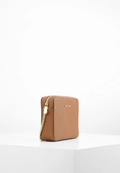 MICHAEL Michael Kors Jet Set Travel Crossbody - Schoudertas - Brown 11 MICHAEL Michael Kors Jet Set Travel Crossbody - Schoudertas - Brown -Farfetch Winkel eef3872e6f3b42f6ad23899e607d51fb