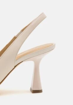 MICHAEL Michael Kors Chelsea Sling - Hoge Hakken - Light Cream 15 MICHAEL Michael Kors Chelsea Sling - Hoge Hakken - Light Cream -Farfetch Winkel f06616fc68fc4e7f8d8cba897b7a9a1c