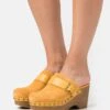 MICHAEL Michael Kors Rye - Clogs - Golden Rod