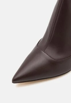 MICHAEL Michael Kors Clara- Korte Laarzen - Chocolate -Farfetch Winkel f2587adbc51744dbaf489c38bbc0518d