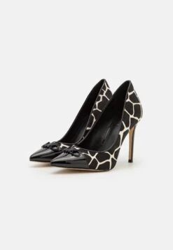 MICHAEL Michael Kors Parker- Klassieke Pumps - Black/Optic White -Farfetch Winkel f2fe2d9608984caf82b882b3caefaa7a