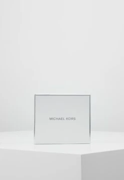 MICHAEL Michael Kors Jet Set Snap Billfold Small - Portemonnee - Soft Pink -Farfetch Winkel f6cb67d5c7a1415c9d16fb8f05013a74