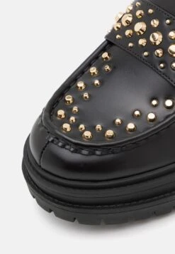 MICHAEL Michael Kors Rocco Heeled Loafer - Plateaupumps - Black -Farfetch Winkel f80deb69b9e64504988af1745ea731a2