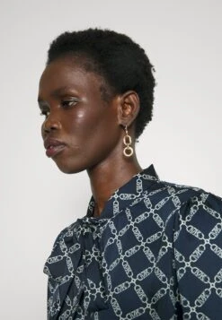 MICHAEL Michael Kors Gphc Empire Bow - Etui-Jurk - Midnightblue 14 MICHAEL Michael Kors Gphc Empire Bow - Etui-Jurk - Midnightblue -Farfetch Winkel fa7025361b9046a2b345e4302a9bbe72