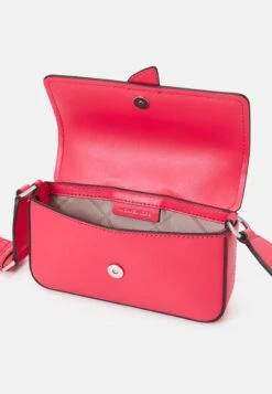 MICHAEL Michael Kors Greenwich Sling Xbody - Schoudertas - Geranium -Farfetch Winkel fd2f3e8f2e1b4d33abd9b4c4746e53ae