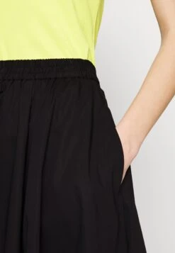 MICHAEL Michael Kors Pull On - A-Lijn Rok - Black -Farfetch Winkel fd9bab4daf1848f89198be72e798cb93