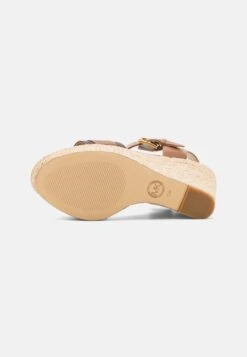 MICHAEL Michael Kors Rory Wedge - Sandalen Met Hoge Hak - Luggage -Farfetch Winkel fef367b07327453aab54697888b5da7b