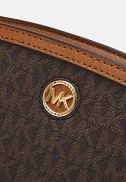 MICHAEL Michael Kors Chantal Xbody - Schoudertas - Acorn -Farfetch Winkel ff938352aed6429c81a4e29e8761a02b